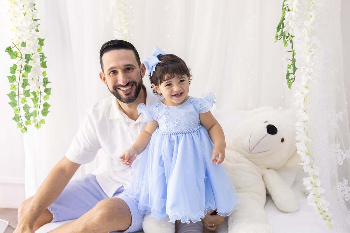 Ensaio  smash the cake em estúdio. Fotografo em Londrina especializado em ensaios de bebes, família e crianças. Momento registrado pela fotografa Giscellayne.