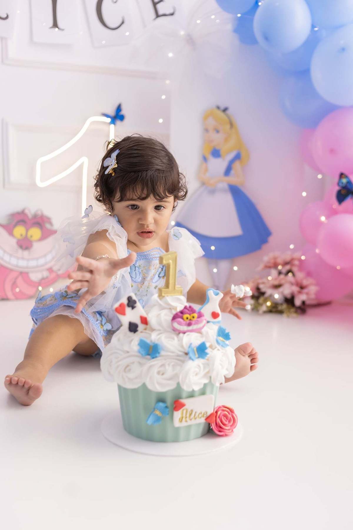 Ensaio  smash the cake em estúdio. Fotografo em Londrina especializado em ensaios de bebes, família e crianças. Momento registrado pela fotografa Giscellayne.