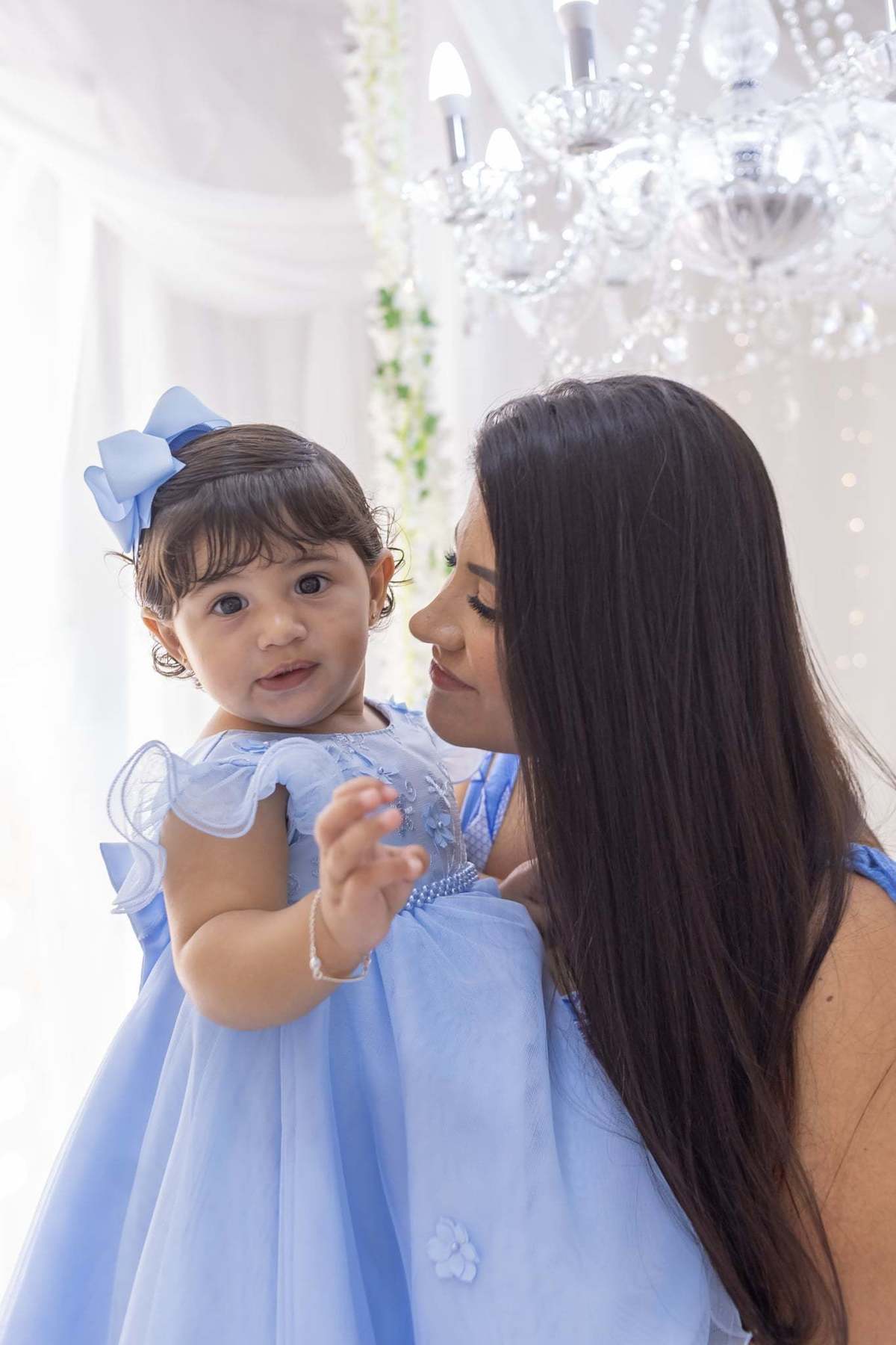 Ensaio  smash the cake em estúdio. Fotografo em Londrina especializado em ensaios de bebes, família e crianças. Momento registrado pela fotografa Giscellayne.