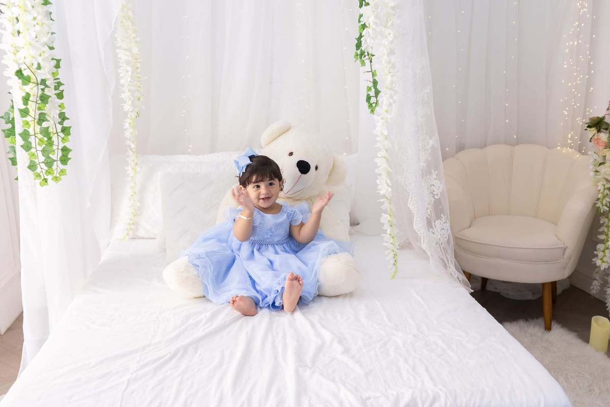 Ensaio  smash the cake em estúdio. Fotografo em Londrina especializado em ensaios de bebes, família e crianças. Momento registrado pela fotografa Giscellayne.