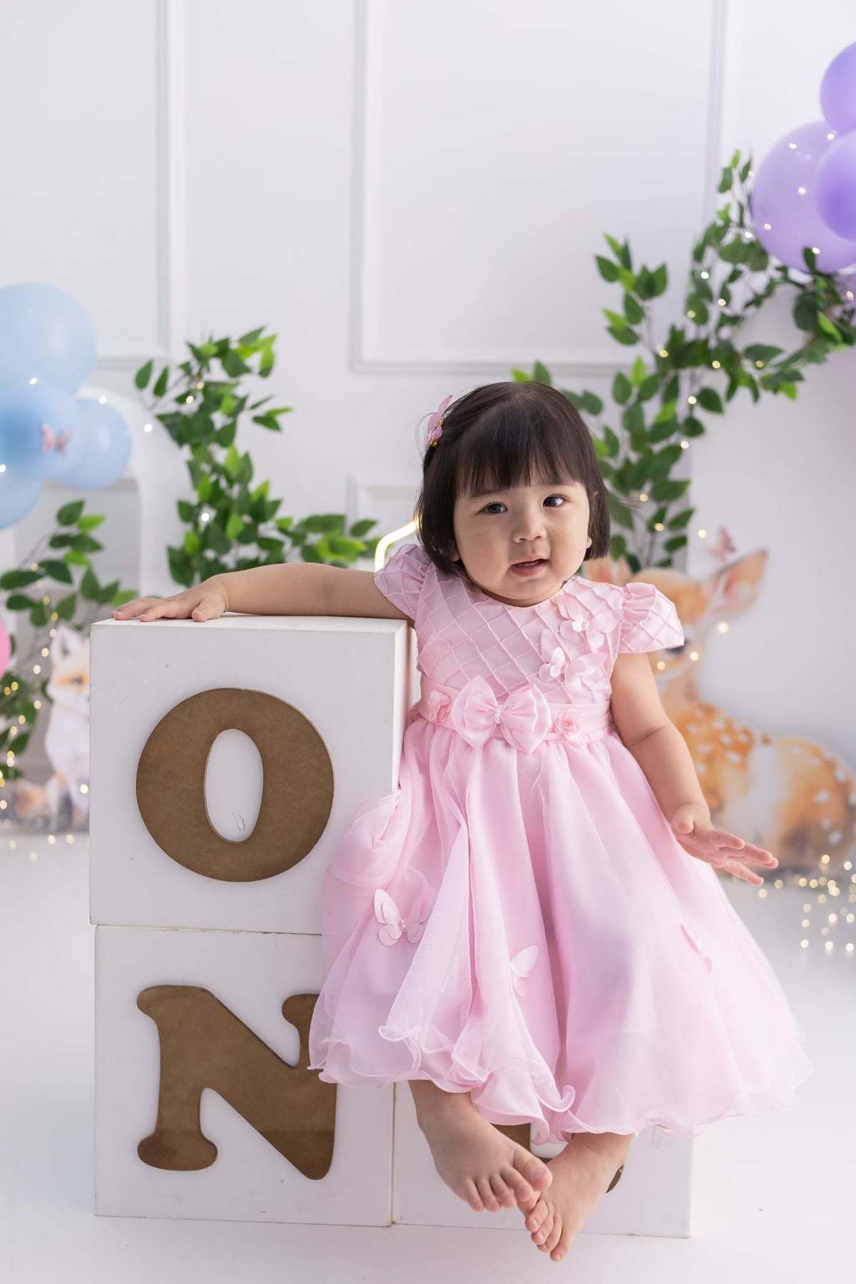 Ensaio smash the cake, cenário jardim secreto com animais, ensaio com banheira, bolo e muito mais! Fotógrafa em Londrina especialista em ensaios com bebês e sessões de aniversário. Estúdio Gy fotografia 