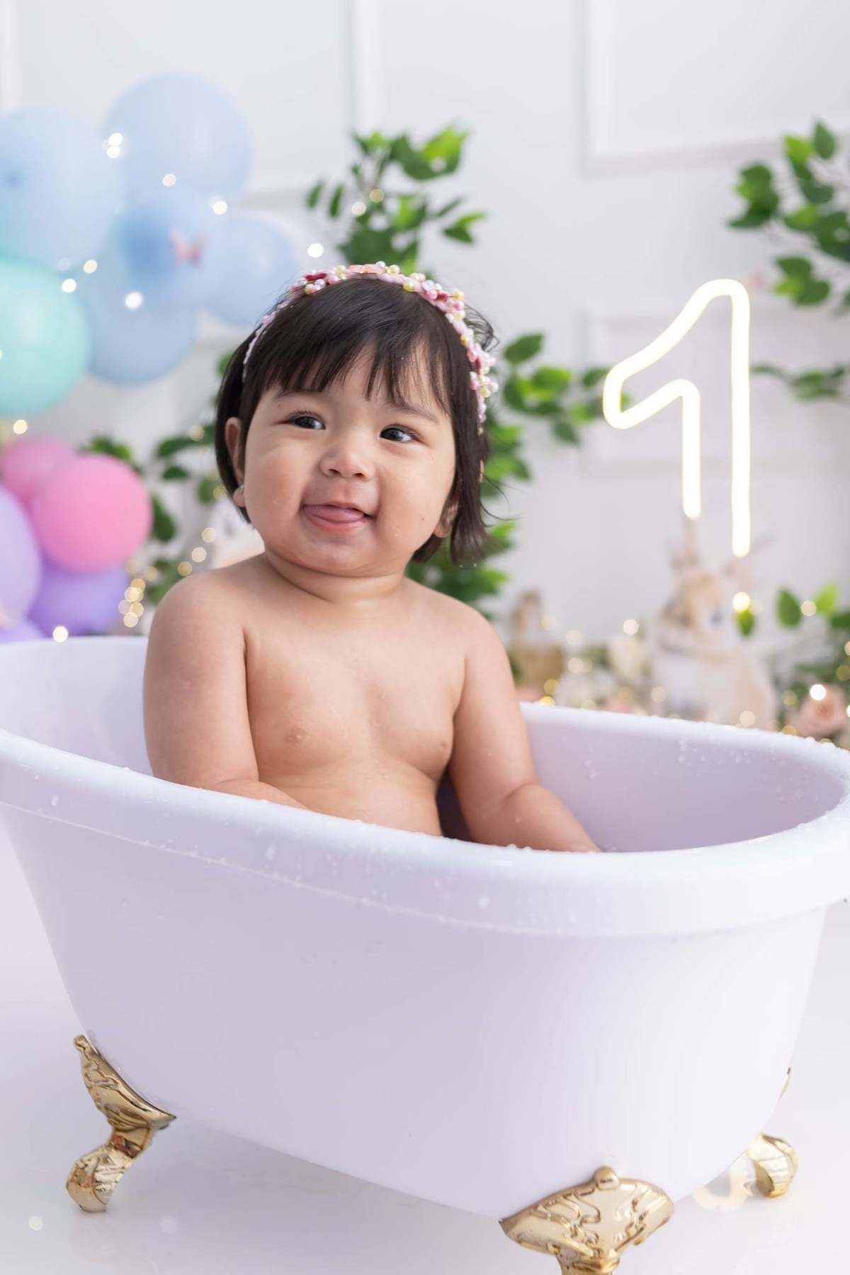 Ensaio smash the cake, cenário jardim secreto com animais, ensaio com banheira, bolo e muito mais! Fotógrafa em Londrina especialista em ensaios com bebês e sessões de aniversário. Estúdio Gy fotografia 