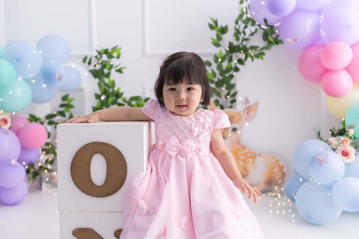 Ensaio smash the cake, cenário jardim secreto com animais, ensaio com banheira, bolo e muito mais! Fotógrafa em Londrina especialista em ensaios com bebês e sessões de aniversário. Estúdio Gy fotografia 