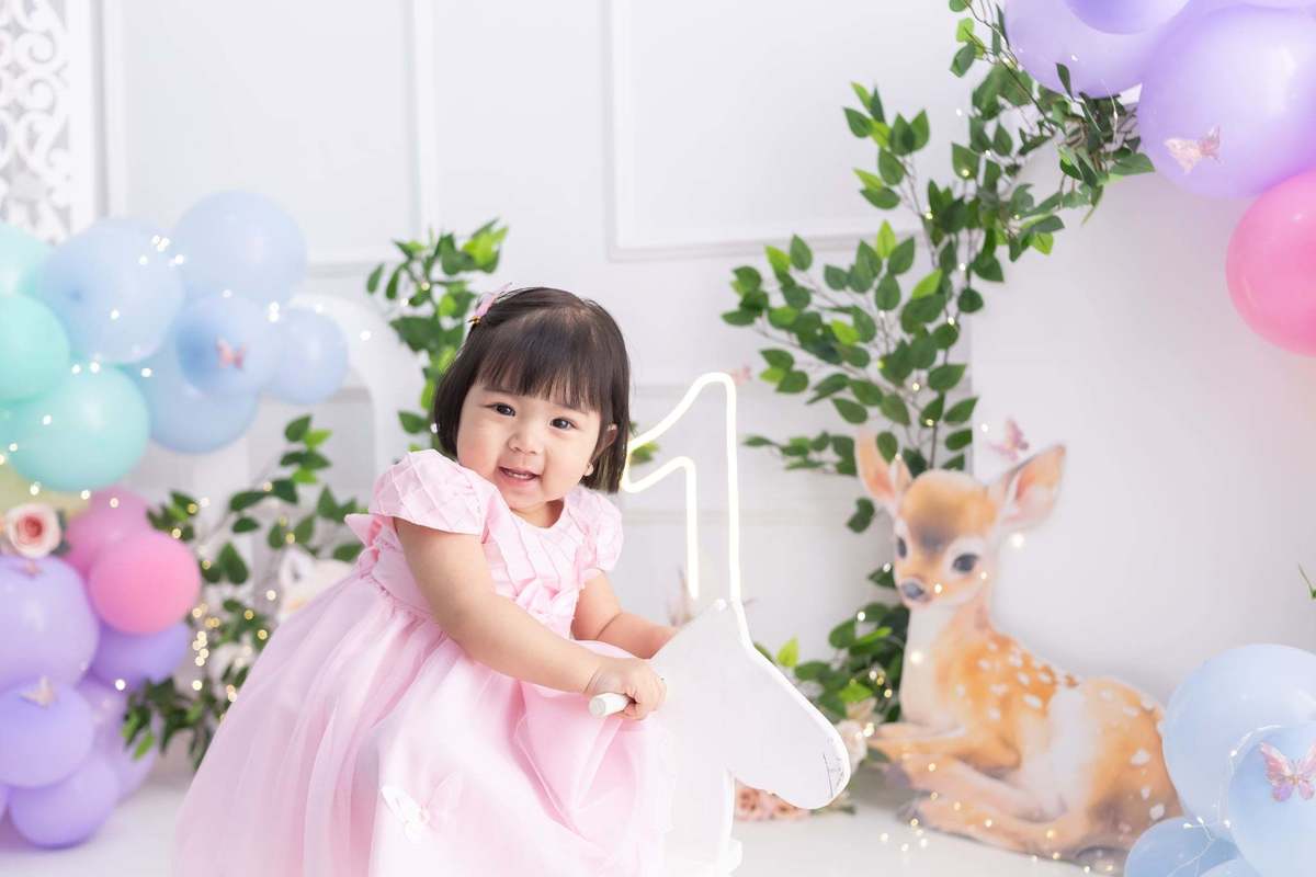 Ensaio smash the cake, cenário jardim secreto com animais, ensaio com banheira, bolo e muito mais! Fotógrafa em Londrina especialista em ensaios com bebês e sessões de aniversário. Estúdio Gy fotografia 