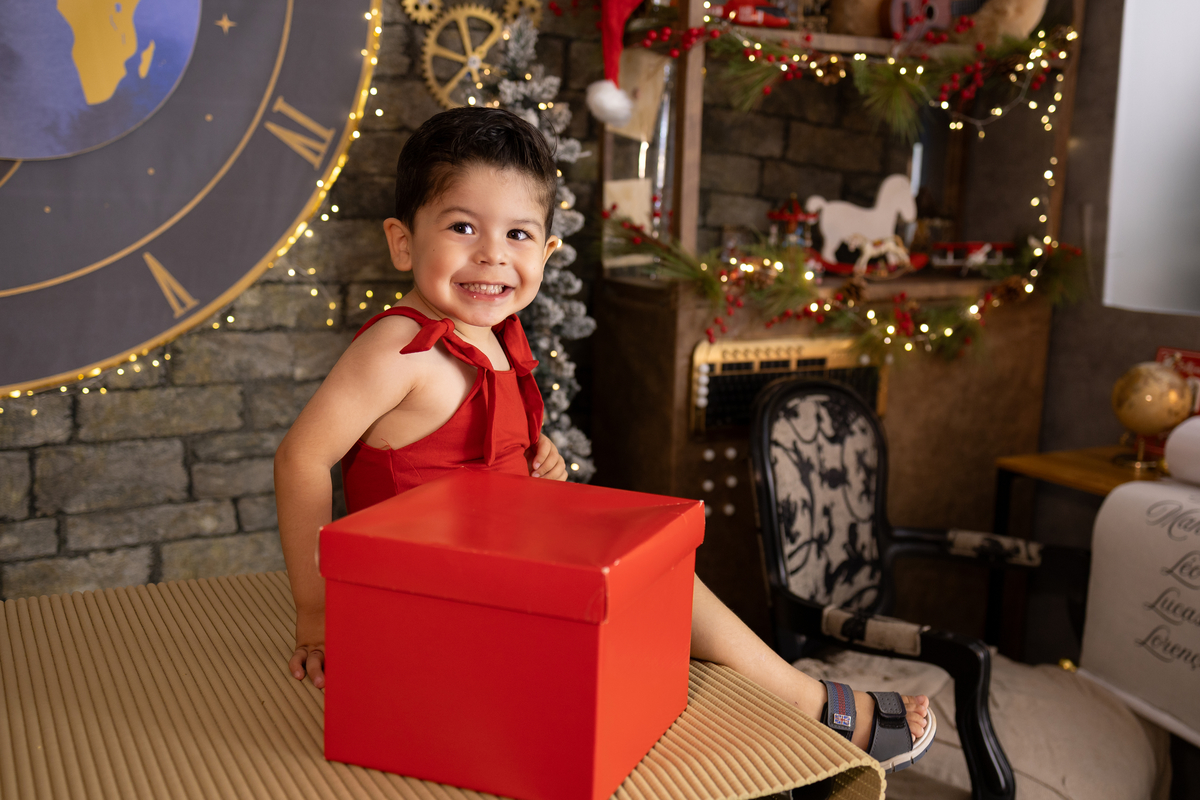 Cenario fabrica do papai noel em Londrina-PR, ensaio de natal. Fotografo especializado em ensaios de natal.