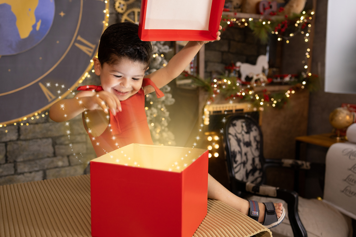 Cenario fabrica do papai noel em Londrina-PR, ensaio de natal. Fotografo especializado em ensaios de natal. Caixa magica