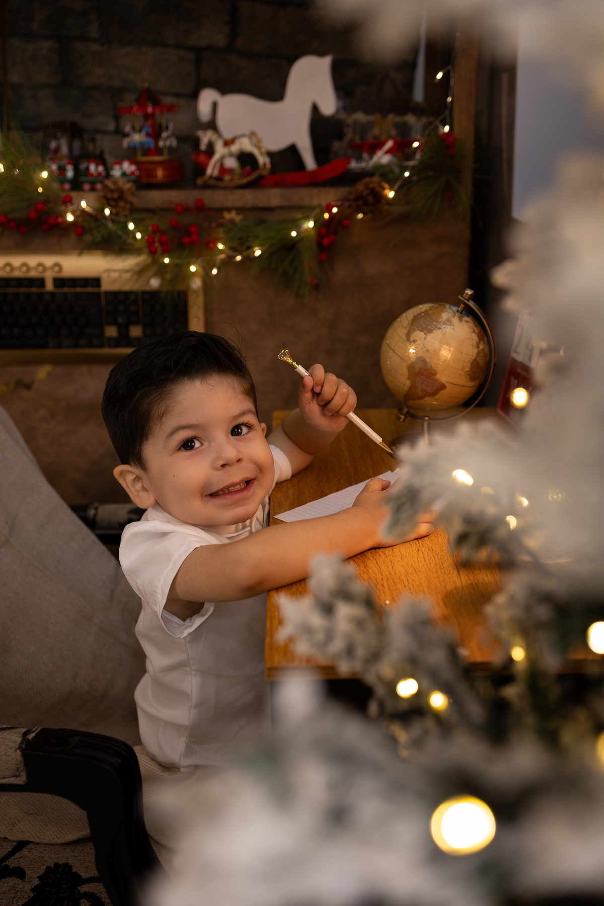 Cenario fabrica do papai noel em Londrina-PR, ensaio de natal. Fotografo especializado em ensaios de natal. com direito a escrever a cartinha pro papai noel