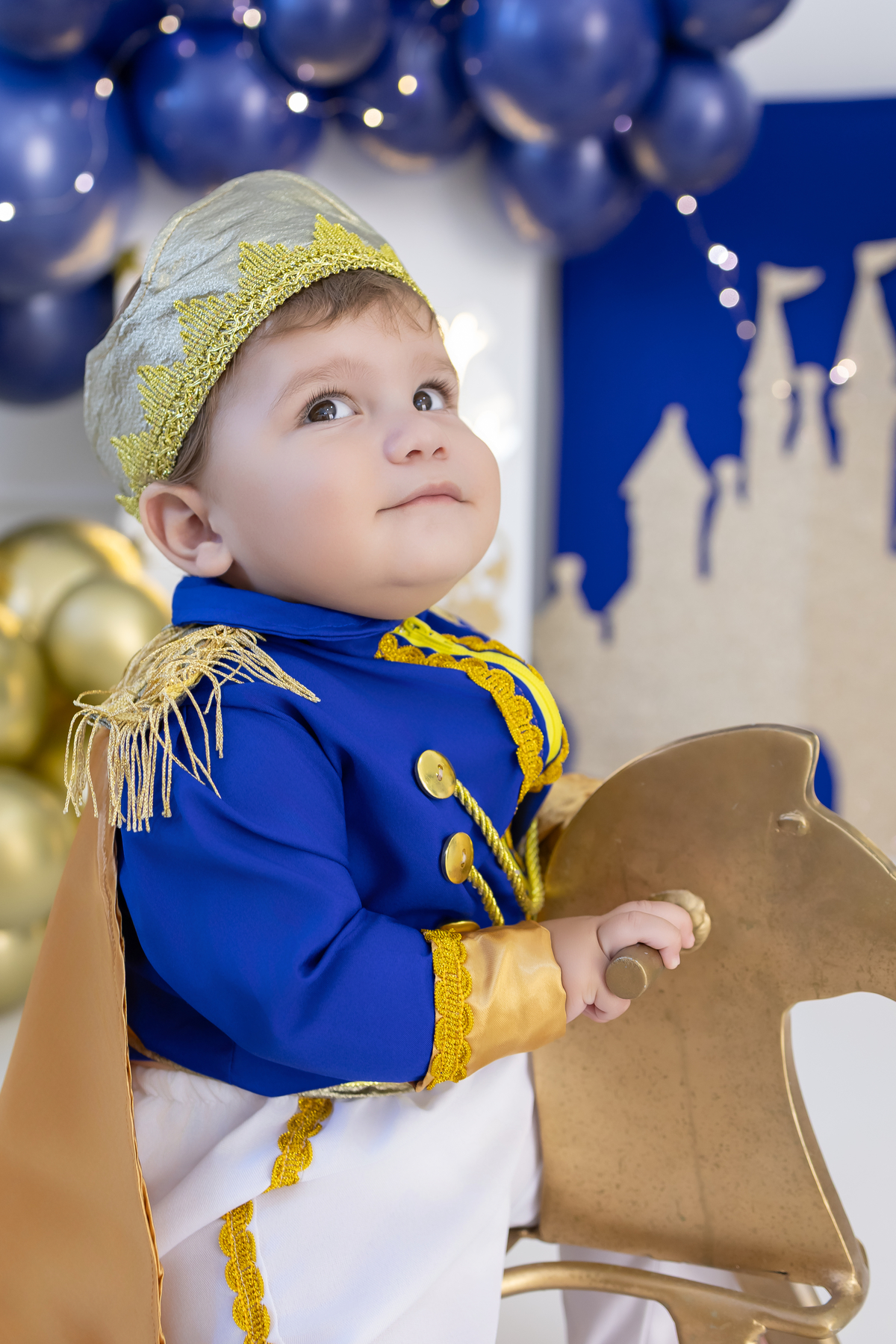 Smash the cake no tema príncipe. Fotografo em londrina especializado em ensaios de bebês