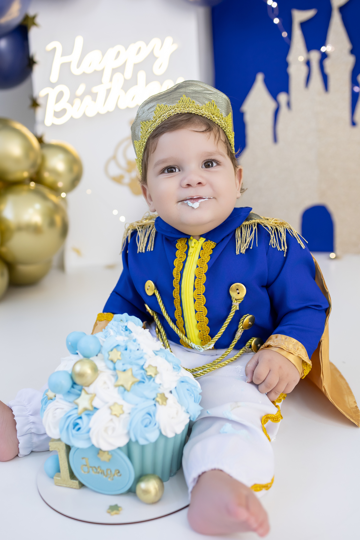 Smash the cake no tema príncipe. Fotografo em londrina especializado em ensaios de bebês