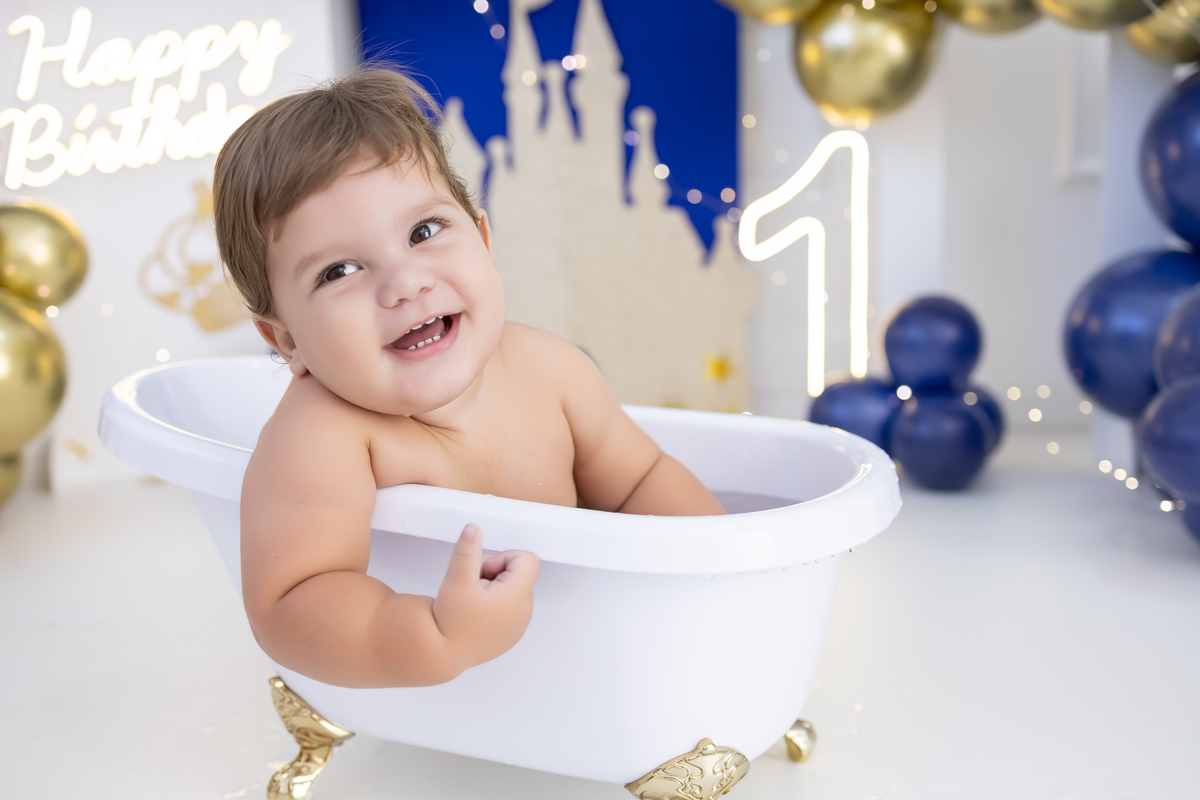 Smash the cake no tema príncipe. Fotografo em londrina especializado em ensaios de bebês