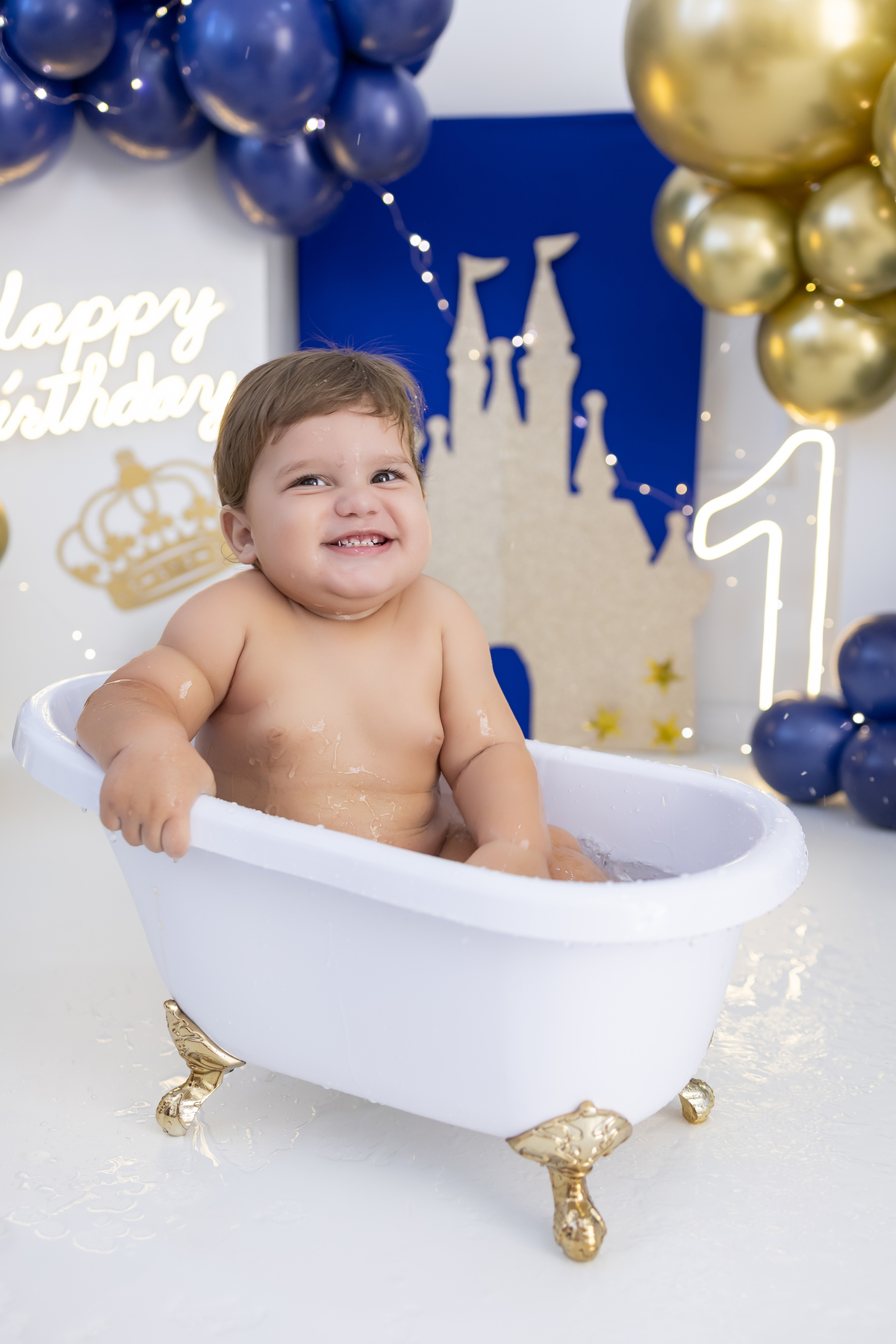 Smash the cake no tema príncipe. Fotografo em londrina especializado em ensaios de bebês