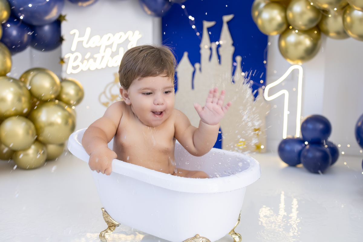 Smash the cake no tema príncipe. Fotografo em londrina especializado em ensaios de bebês