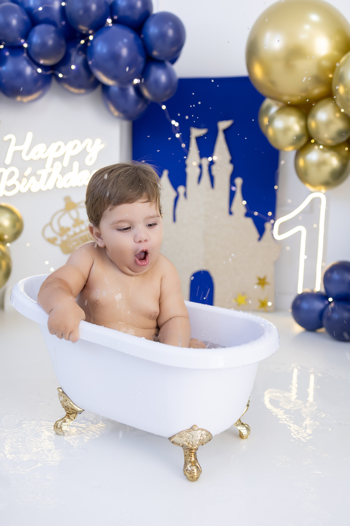 Smash the cake no tema príncipe. Fotografo em londrina especializado em ensaios de bebês