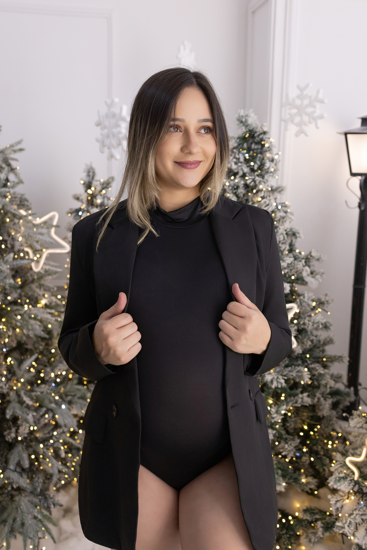 Ensaio de gestante no estúdio com tema natal. um ensaio lindo e cheio de esperança.
Fotografa e Londrina especializada em ensaios em estúdio.