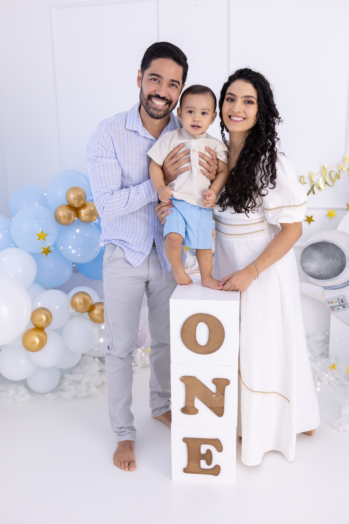 smash the cake sem bolo - Tema astronauta. Fotografo em londrina especializado em ensaios de bebês e sessão smash.