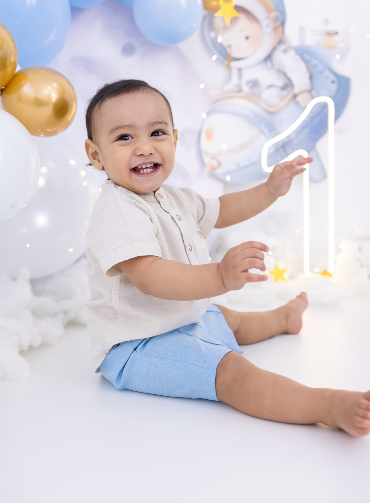 smash the cake sem bolo - Tema astronauta. Fotografo em londrina especializado em ensaios de bebês e sessão smash.