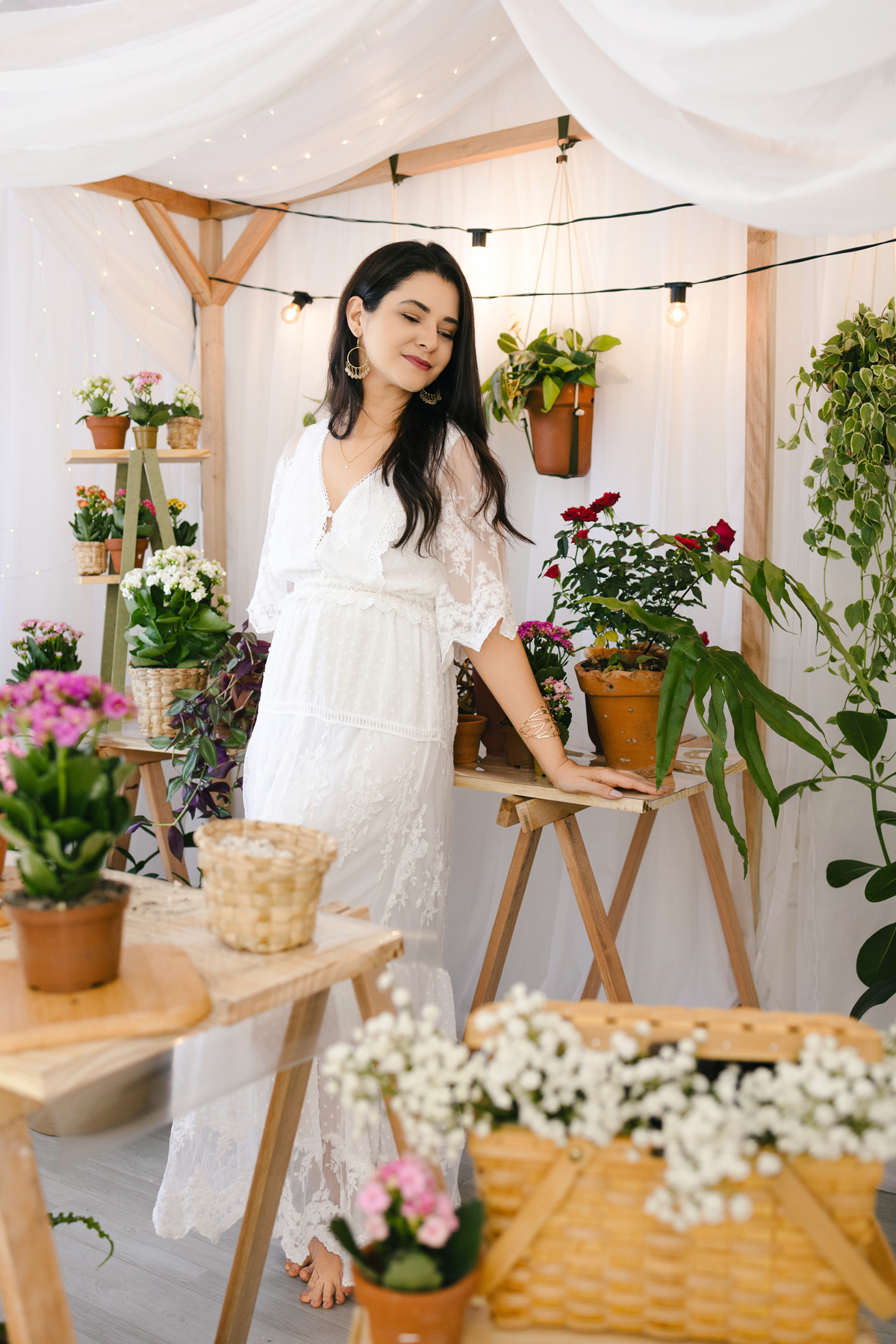 Ensaio de dia das mães, cenário estufa com plantas naturais dentro do estudio. fotografa em Londrina-Pr especializada em ensaios de família. Estúdio Gy fotografia