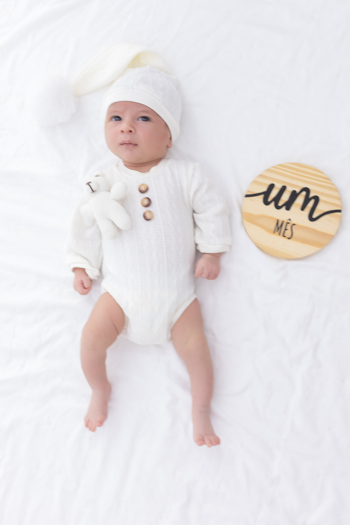 ensaio acompanhamento do bebe no estudio. fotografa especializada em ensaios de bebe em estudio em londrina-Pr