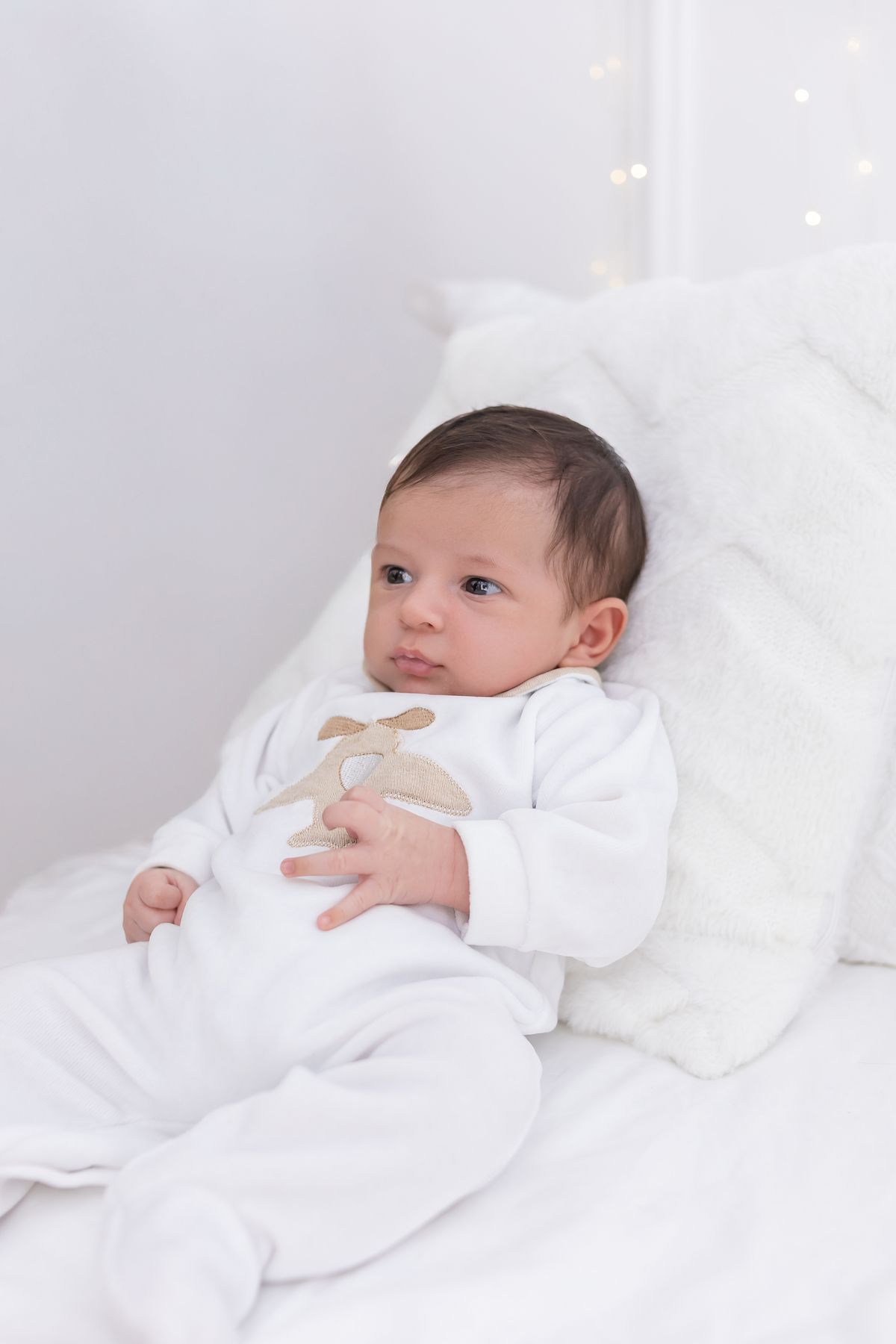 ensaio acompanhamento do bebe no estudio. fotografa especializada em ensaios de bebe em estudio em londrina-Pr