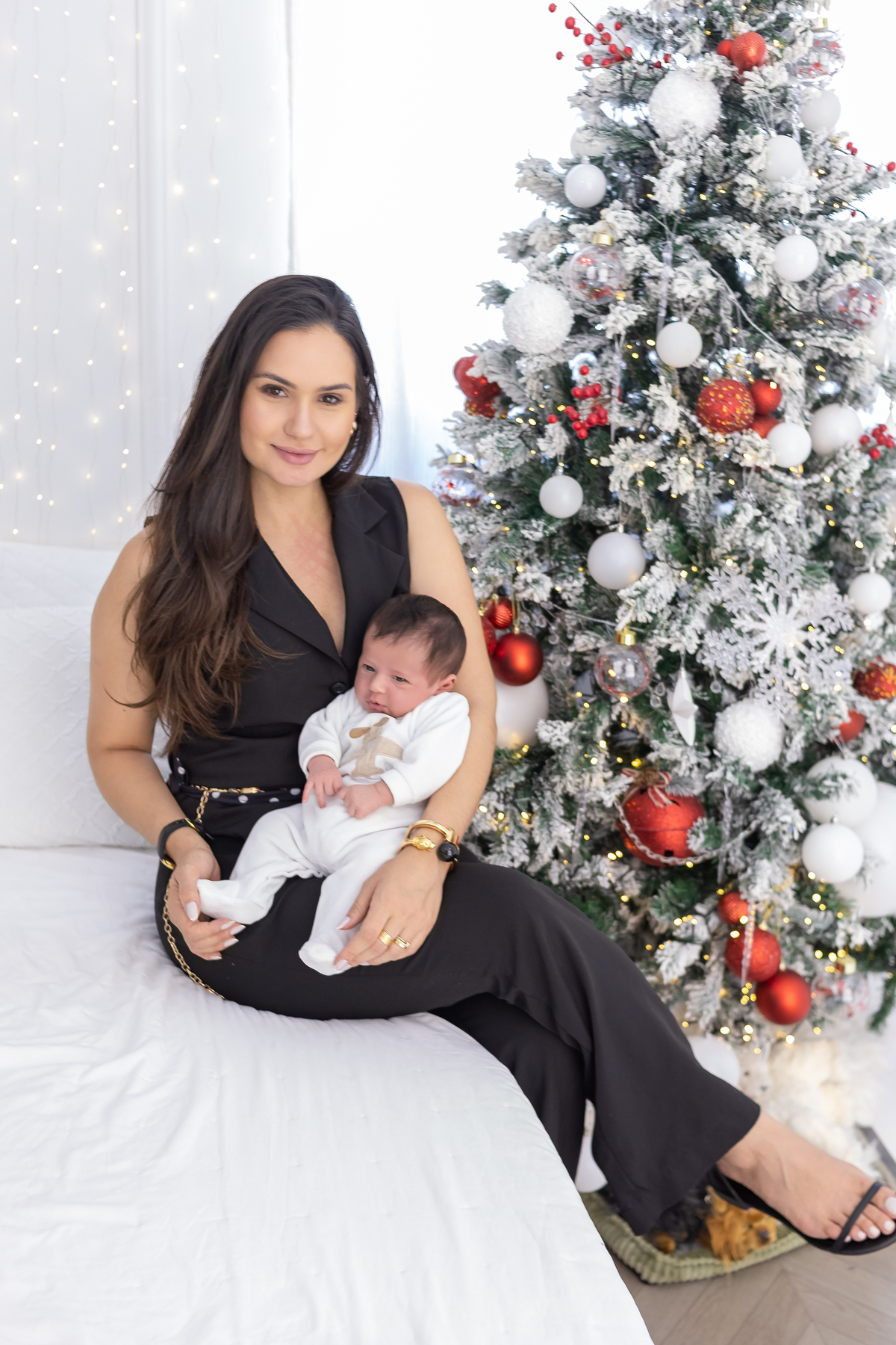 ensaio acompanhamento do bebe no estudio. fotografa especializada em ensaios de bebe em estudio em londrina-Pr