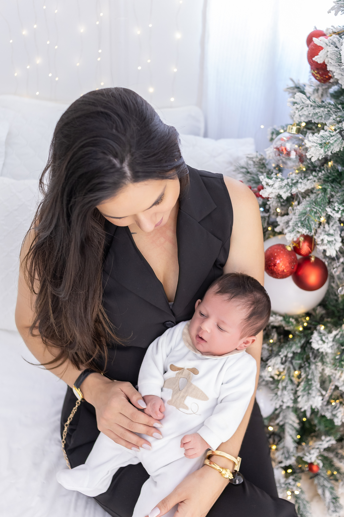 ensaio acompanhamento do bebe no estudio. fotografa especializada em ensaios de bebe em estudio em londrina-Pr