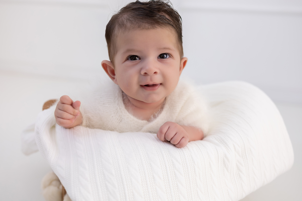 Ensaio de acompanhamento do bebê, mesversário. ensaio de 3 meses.. fotografo em londrina especializado em ensaios de bebês.