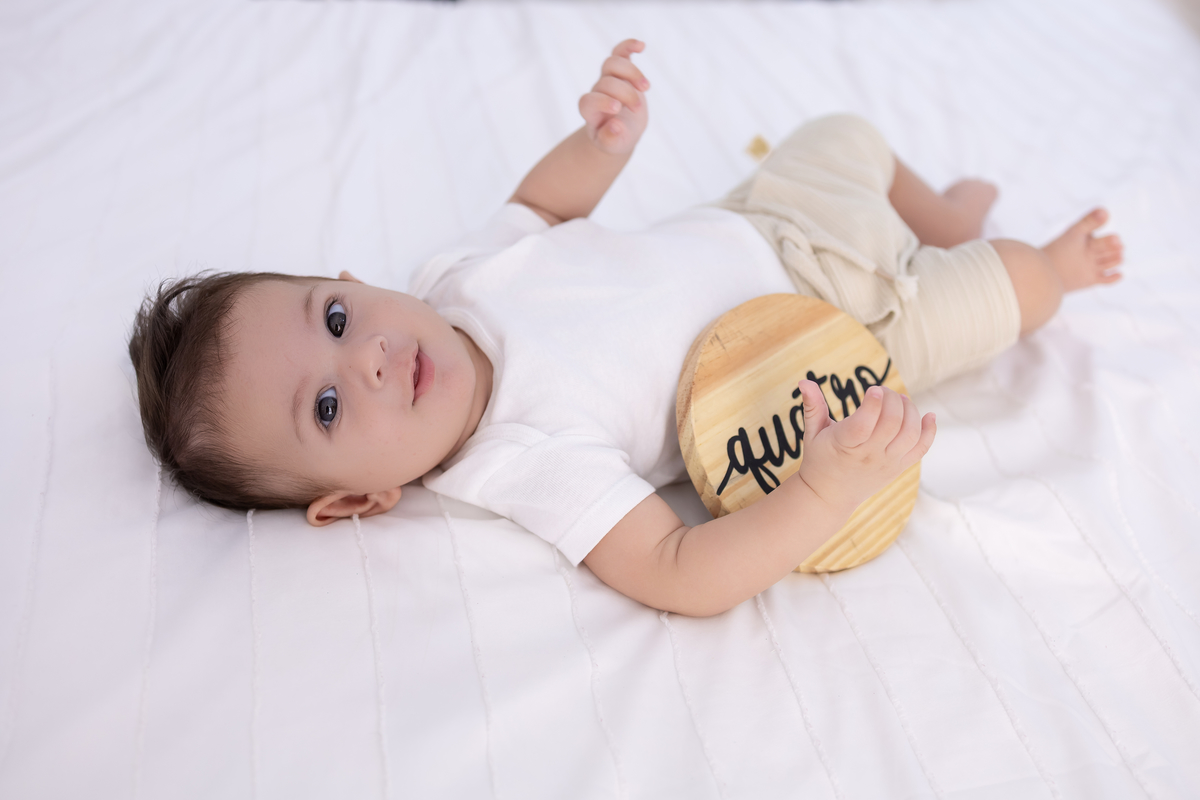 Ensaio de acompanhamento do bebê, mesversário. ensaio de 4 meses.. fotografo em londrina especializado em ensaios de bebês.