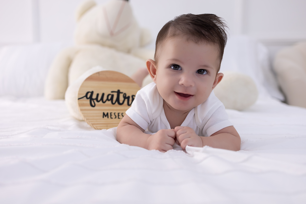 Ensaio de acompanhamento do bebê, mesversário. ensaio de 4 meses.. fotografo em londrina especializado em ensaios de bebês.