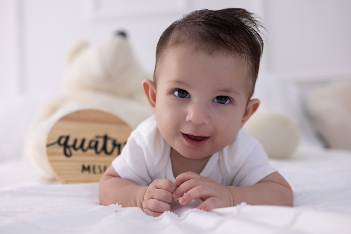 Ensaio de acompanhamento do bebê, mesversário. ensaio de 4 meses.. fotografo em londrina especializado em ensaios de bebês.