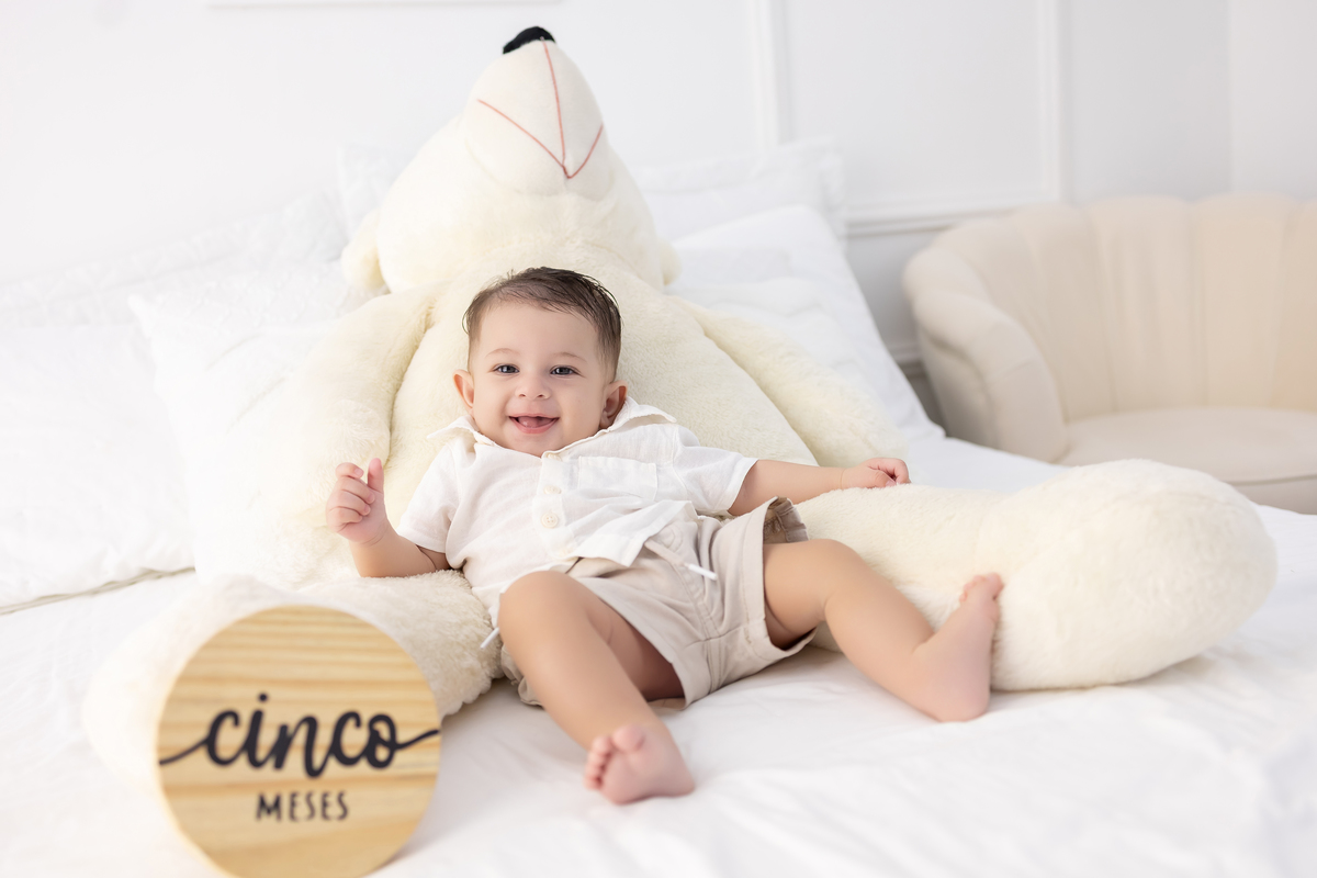Ensaio de acompanhamento do bebê, mesversário. ensaio de 5 meses.. fotografo em londrina especializado em ensaios de bebês.