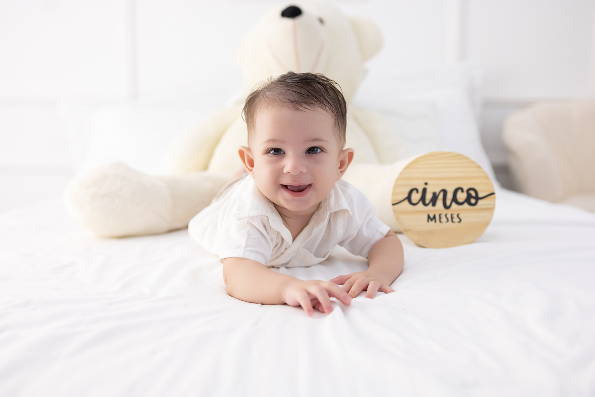 Ensaio de acompanhamento do bebê, mesversário. ensaio de 5 meses.. fotografo em londrina especializado em ensaios de bebês.