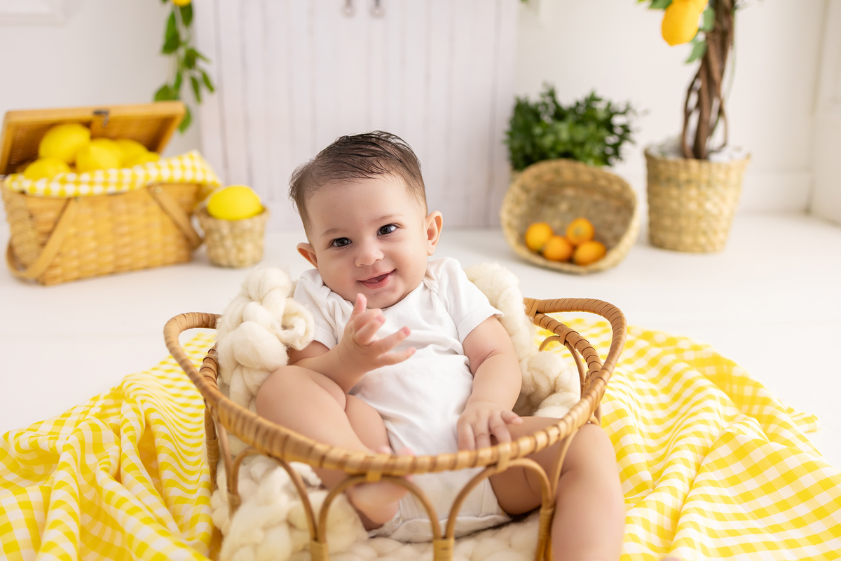 Ensaio de acompanhamento do bebê, mesversário. ensaio de 5 meses.. fotografo em londrina especializado em ensaios de bebês.
