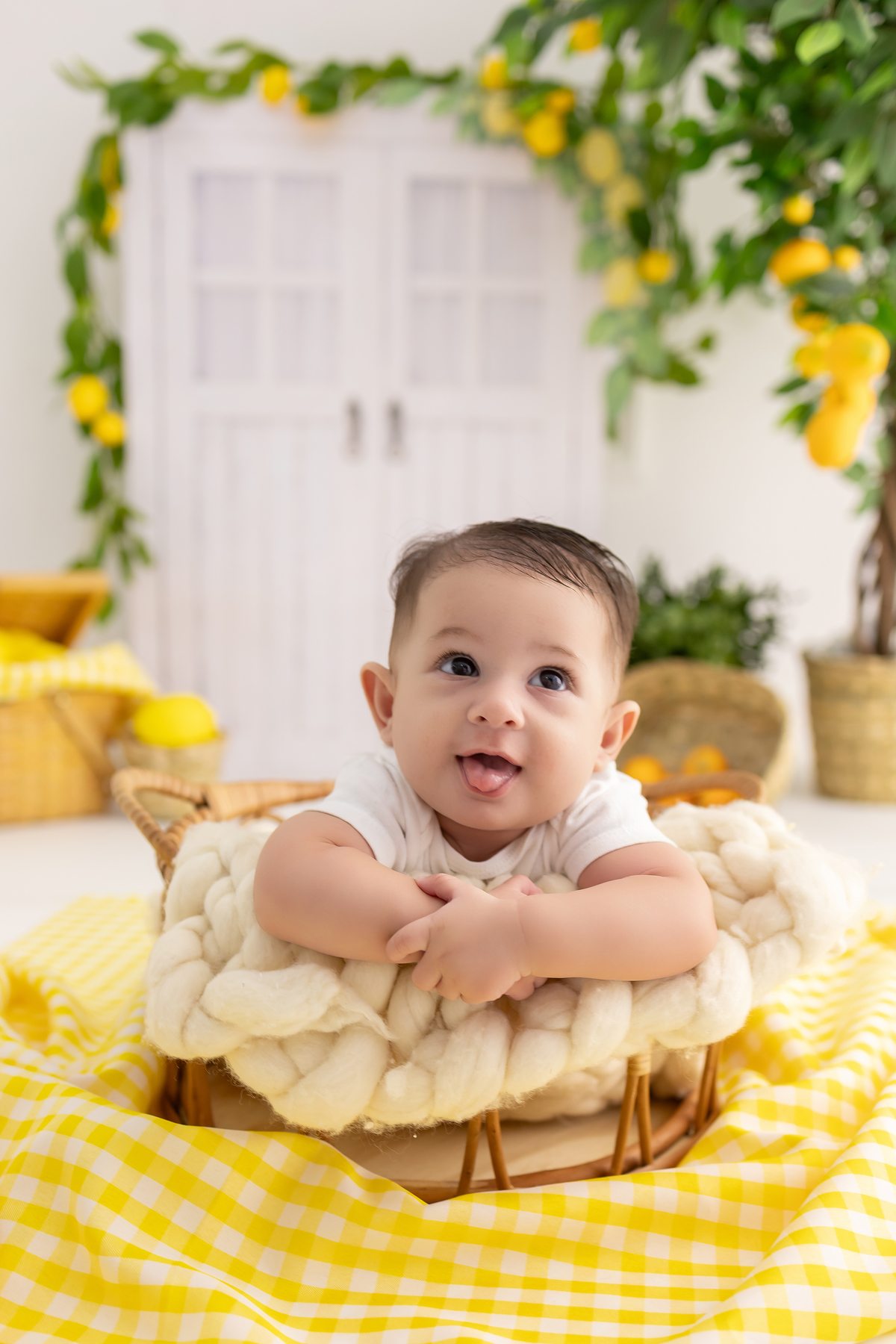 Ensaio de acompanhamento do bebê, mesversário. ensaio de 5 meses.. fotografo em londrina especializado em ensaios de bebês.