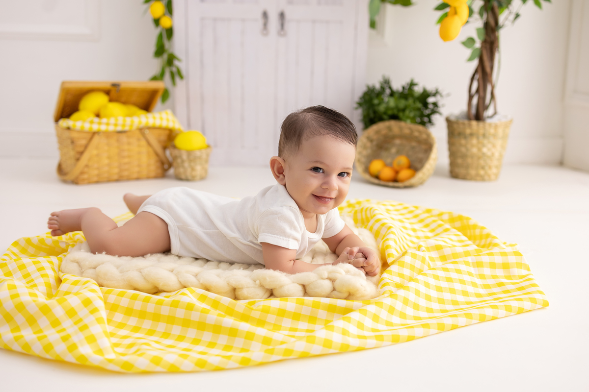 Ensaio de acompanhamento do bebê, mesversário. ensaio de 5 meses.. fotografo em londrina especializado em ensaios de bebês.
