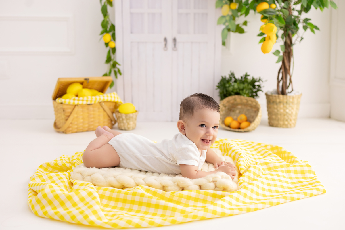 Ensaio de acompanhamento do bebê, mesversário. ensaio de 5 meses.. fotografo em londrina especializado em ensaios de bebês.