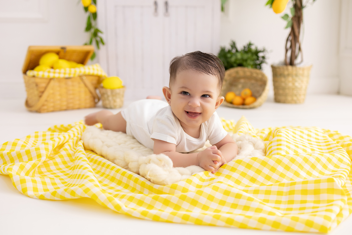 Ensaio de acompanhamento do bebê, mesversário. ensaio de 5 meses.. fotografo em londrina especializado em ensaios de bebês.