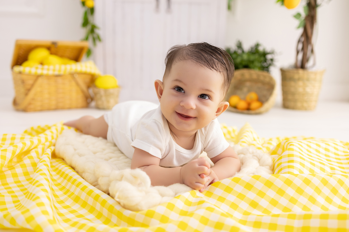 Ensaio de acompanhamento do bebê, mesversário. ensaio de 5 meses.. fotografo em londrina especializado em ensaios de bebês.
