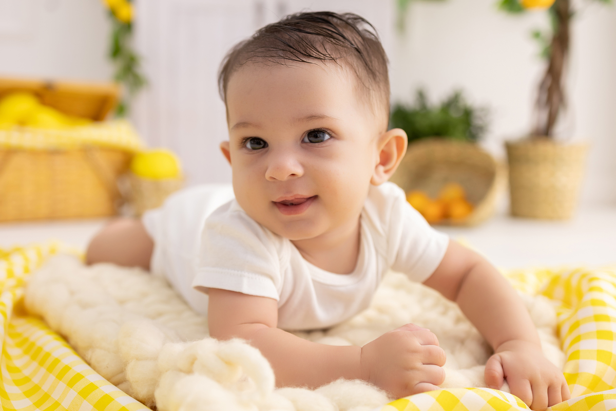 Ensaio de acompanhamento do bebê, mesversário. ensaio de 5 meses.. fotografo em londrina especializado em ensaios de bebês.