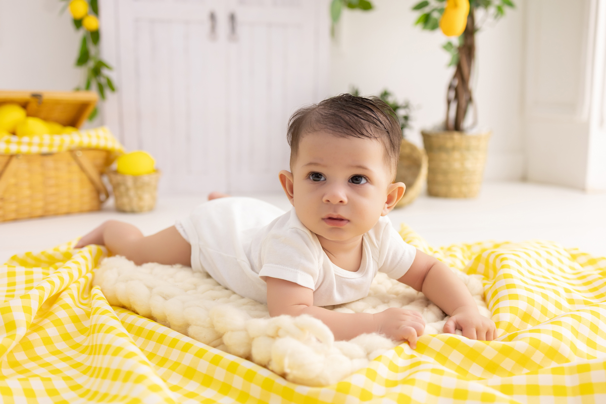 Ensaio de acompanhamento do bebê, mesversário. ensaio de 5 meses.. fotografo em londrina especializado em ensaios de bebês.