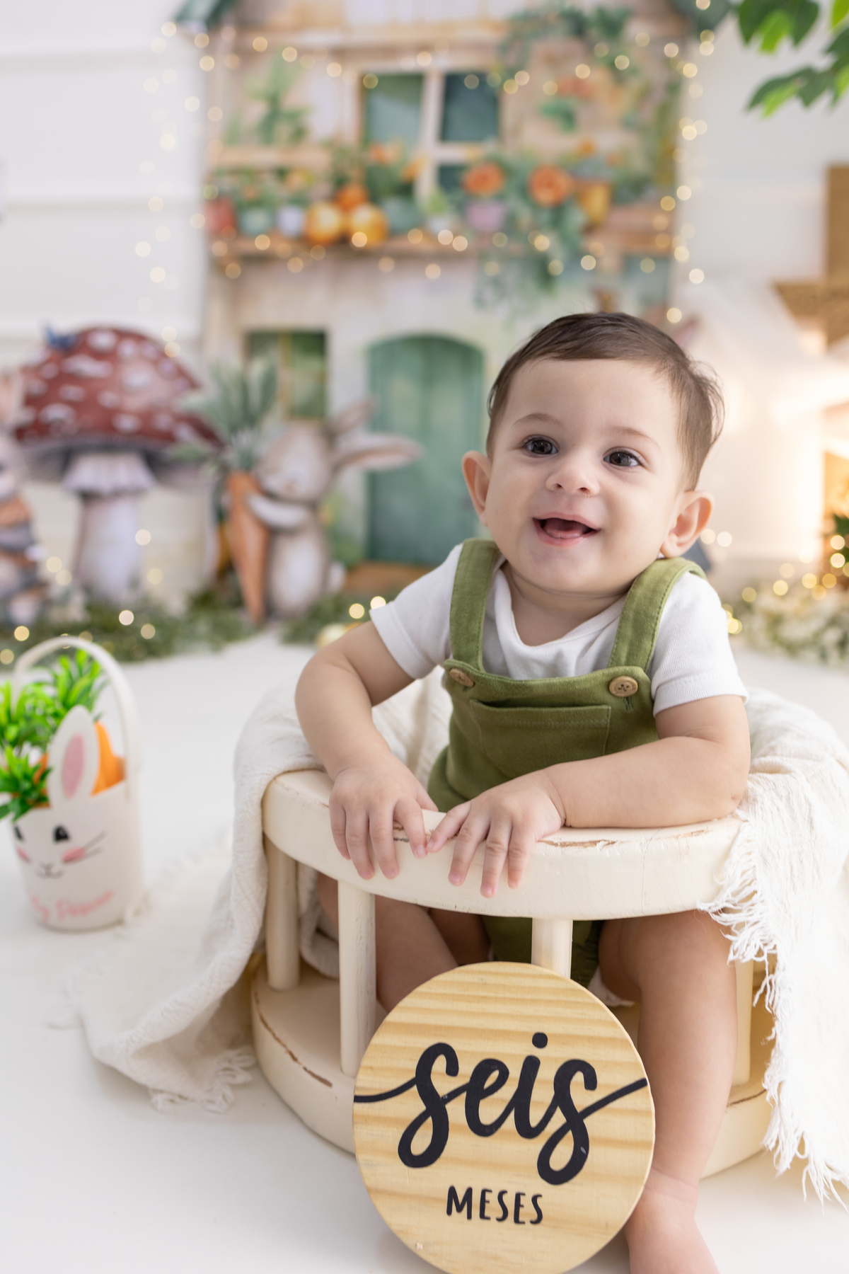 Ensaio de acompanhamento do bebê, mesversário. ensaio de 6 meses.. fotógrafo em londrina especializado em ensaios de bebês.
Tema do mês do acompanhamento, páscoa!