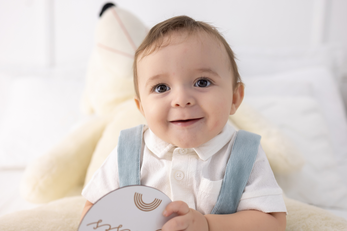 Ensaio de acompanhamento do bebê, mesversário. com direto a banho de leite e limões. Ensaio de 8 meses.. fotografo em londrina especializado em ensaios de bebês.