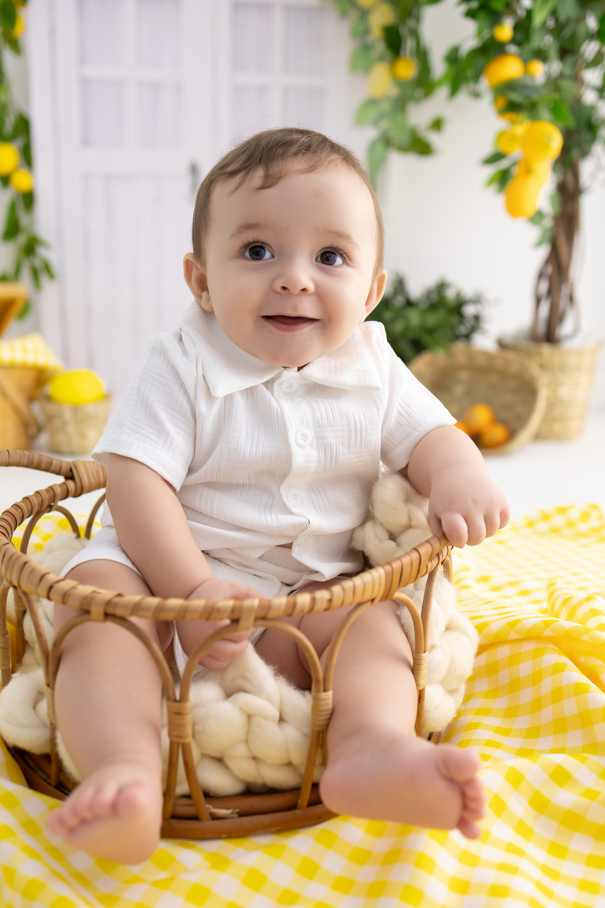 Ensaio de acompanhamento do bebê, mesversário. com direto a banho de leite e limões. Ensaio de 8 meses.. fotografo em londrina especializado em ensaios de bebês.