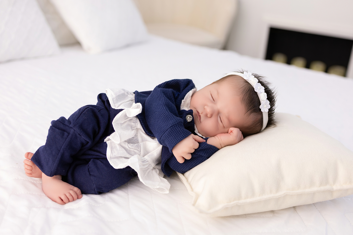 Ensaio Newborn natural da Jade, ensaio em estudio em Londrina-pr, fotografa especializada em ensaios em família.