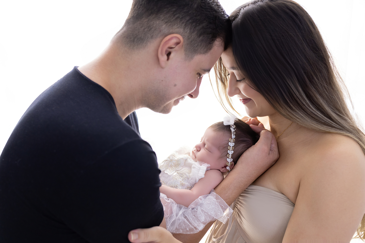 Ensaio Newborn natural da Jade, ensaio em estudio em Londrina-pr, fotografa especializada em ensaios em família.