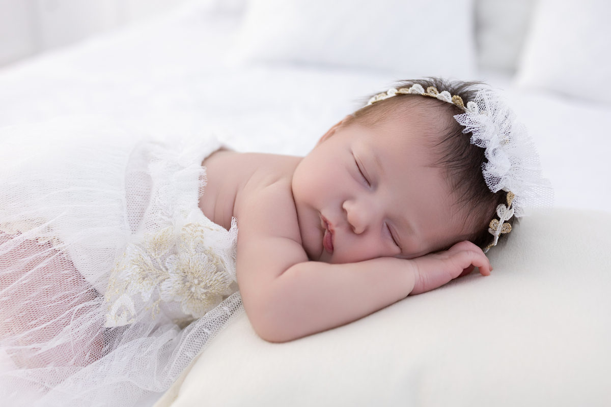 Ensaio Newborn natural da Jade, ensaio em estudio em Londrina-pr, fotografa especializada em ensaios em família.