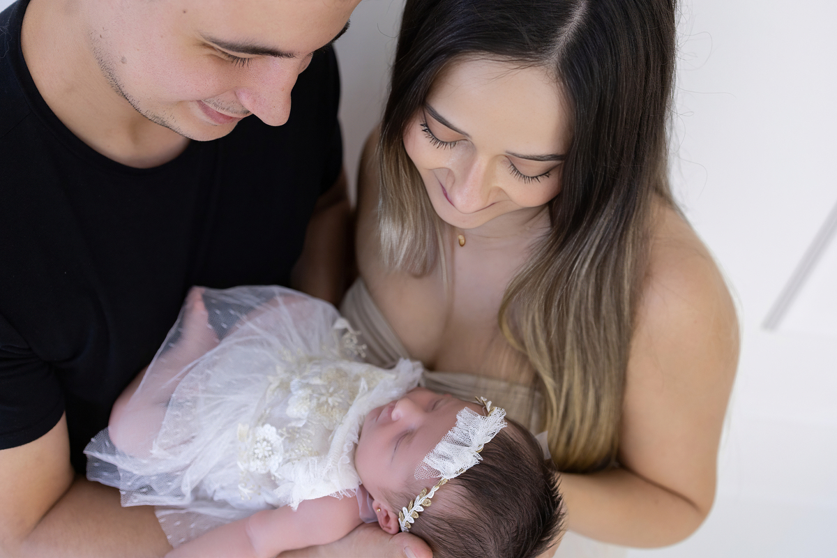 Ensaio Newborn natural da Jade, ensaio em estudio em Londrina-pr, fotografa especializada em ensaios em família.