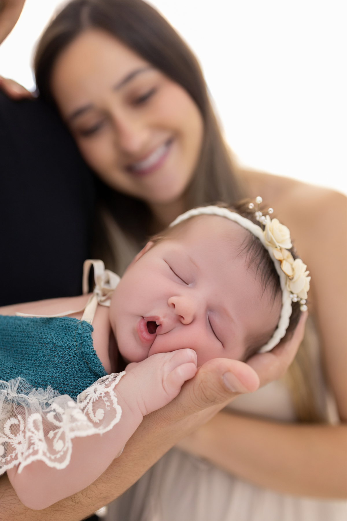 Ensaio Newborn natural da Jade, ensaio em estudio em Londrina-pr, fotografa especializada em ensaios em família.