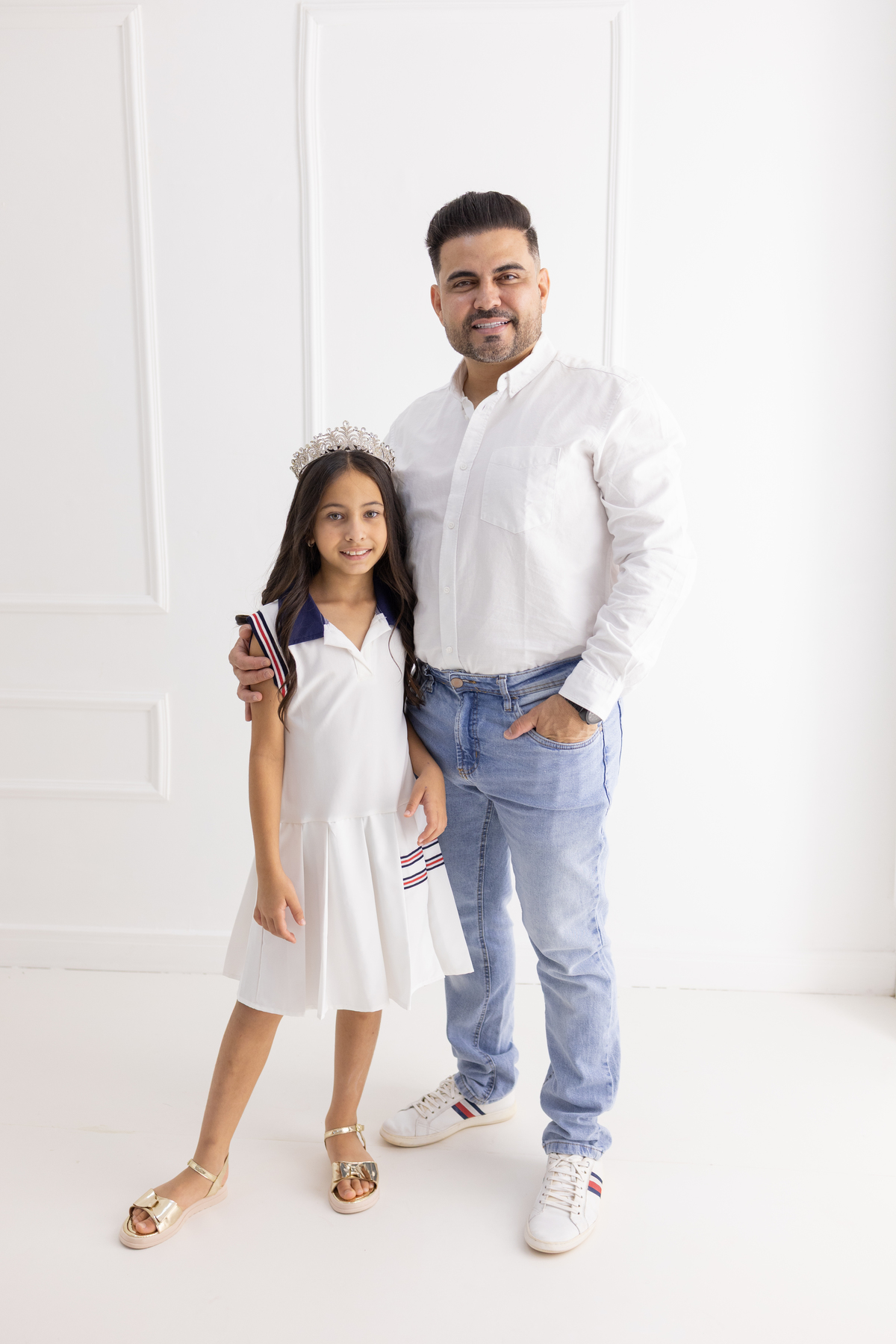 Ensaio para revelar que está gravida no estúdio. fotógrafa de familia especialista em ensaios em estudio em Londrina-Pr.