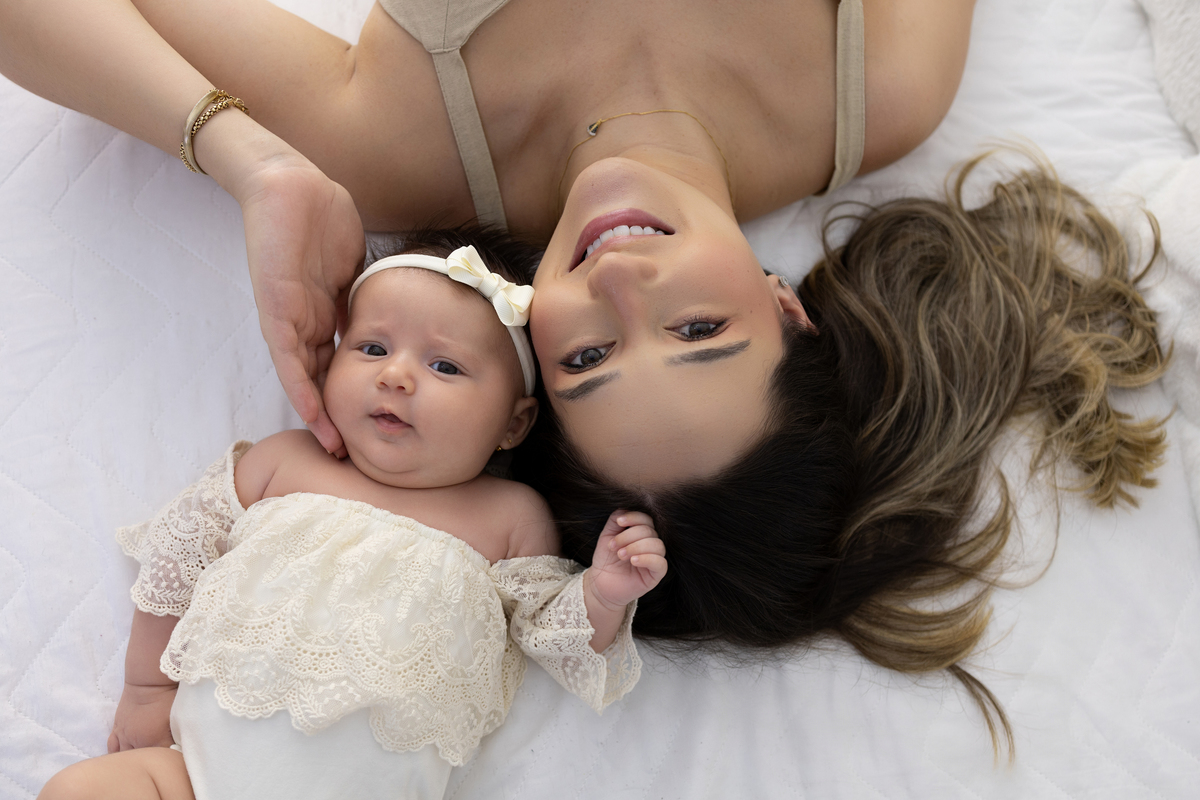 Ensaio de acompanhamento do bebê, mesversário. ensaio de 2 meses.. fotógrafo em londrina especializado em ensaios de bebês. especial de dia das mães.
