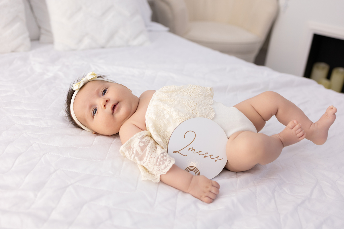 Ensaio de acompanhamento do bebê, mesversário. ensaio de 2 meses.. fotógrafo em londrina especializado em ensaios de bebês. especial de dia das mães.